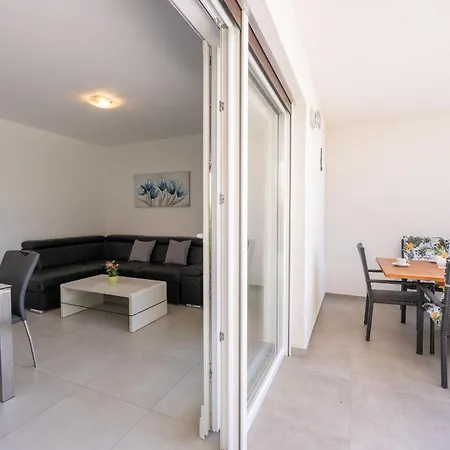 Tonka Holiday home Nova Vas (Porec)